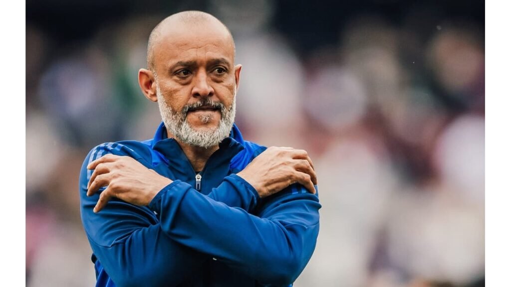 Nuno: Treinador segue no comando da equipe - Foto: Reuters