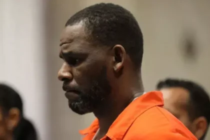 R. Kelly durante uma audiência no Tribunal Criminal de Leighton, em Chicago, em 17 de setembro de 2019 - Foto: Antonio Perez/Chicago Tribune/Tribune News Service/ Getty Images
