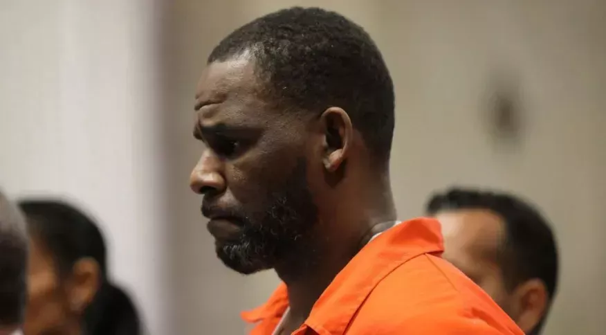 R. Kelly durante uma audiência no Tribunal Criminal de Leighton, em Chicago, em 17 de setembro de 2019 - Foto: Antonio Perez/Chicago Tribune/Tribune News Service/ Getty Images