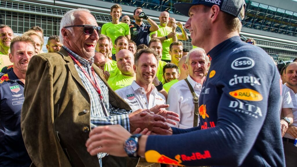 Dietrich Mateschitz, fundador da RBR, na pré-temporada da F1 (ele faleceu em 2022) - Foto: Marco Canoniero/LightRocket via Getty Images