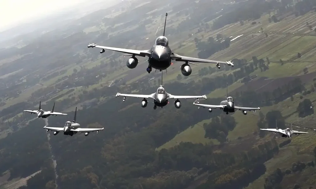 Estado-maior das Forças Armadas da Polônia anunciou que eniou vários aviões de combate para fiscalização - Foto: Reprodução/Reuters/US Air Force