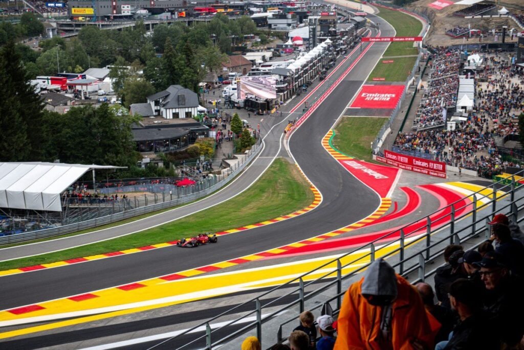 Spa-Francorchamps será o palco do Grande Prêmio da Bélgica neste fim de semana (28 a 30 de julho), desafiando os pilotos da Fórmula 1 em um dos circuitos mais icônicos e exigentes do calendário - Foto: Reprodução/F1