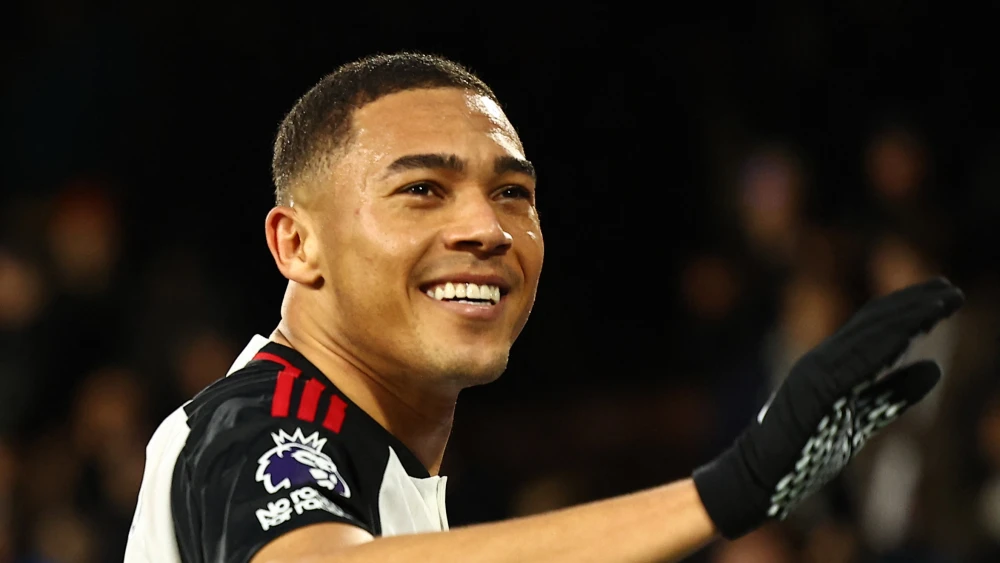 Carlos Vinicius é o novo reforço do Grêmio - Foto: Reprodução/Henry Nicholls/AFP