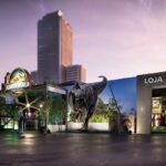 A Universal Products & Experiences traz ao Brasil uma nova experiência imersiva chamada “Jurassic World: Rebirth”, que acontece em um evento inédito no Shopping Metrô Tatuapé - Foto: Reprodução/Universal Products