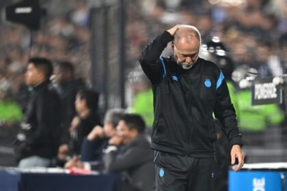 Mano Menezes e sua reação após revés - Foto: Reprodução/Ernesto Benavides/AFP