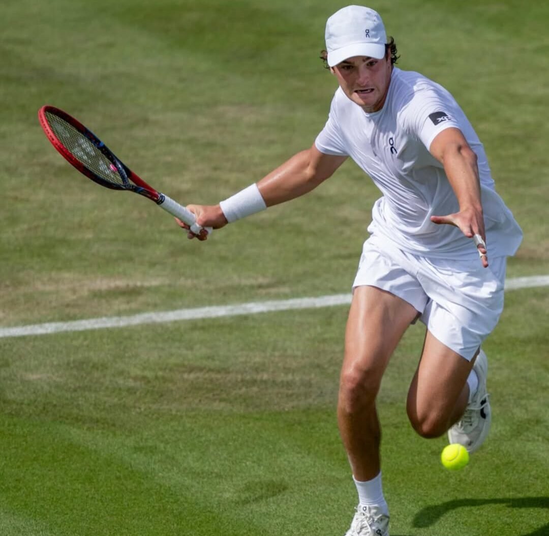 João Fonseca em atuação no Grand Slam de Wimbledon - Foto: Reprodução/Wimbledon