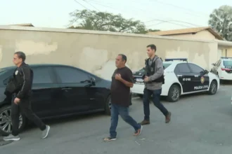Edson Coelho, pai de Willian Coelho, em foto de quando foi alvo de operação da Polícia Civil e do MPRJ, em 2022 - Foto: Reprodução/ TV Globo