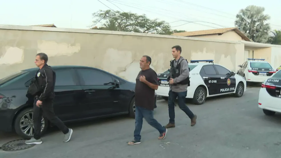 Edson Coelho, pai de Willian Coelho, em foto de quando foi alvo de operação da Polícia Civil e do MPRJ, em 2022 - Foto: Reprodução/ TV Globo