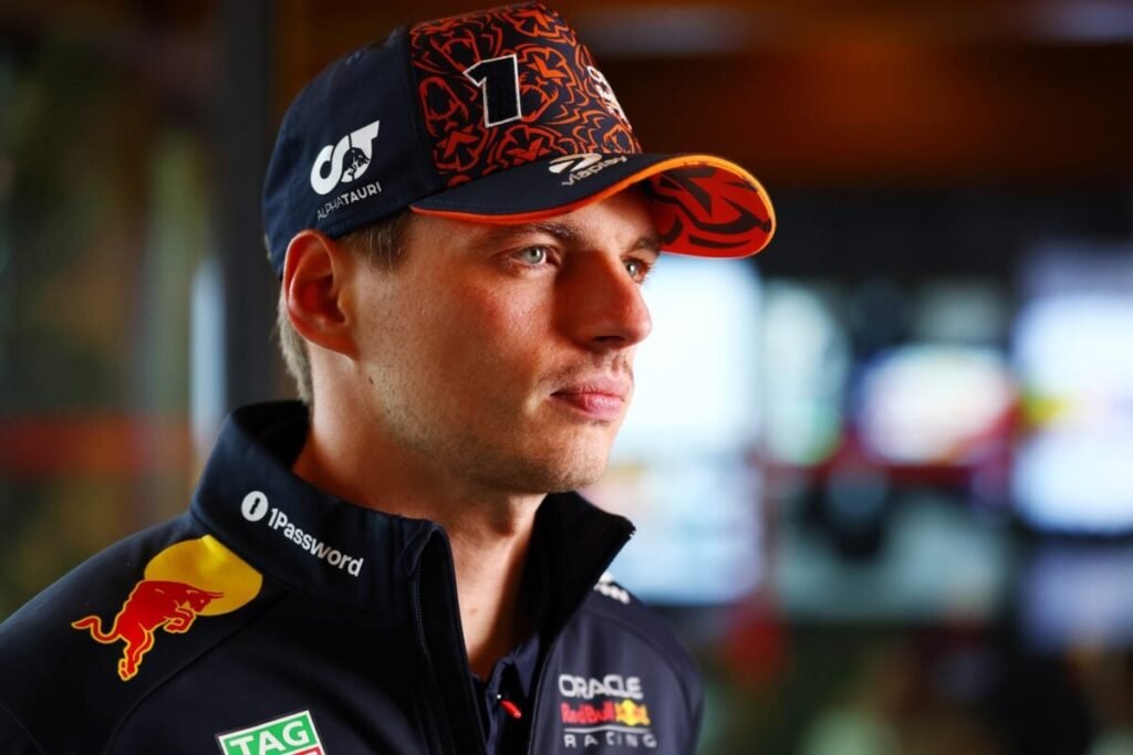 Max Verstappen está cada vez mais longe da Mercedes em 2026 - Foto: Reprodução/Red Bull Content Pool