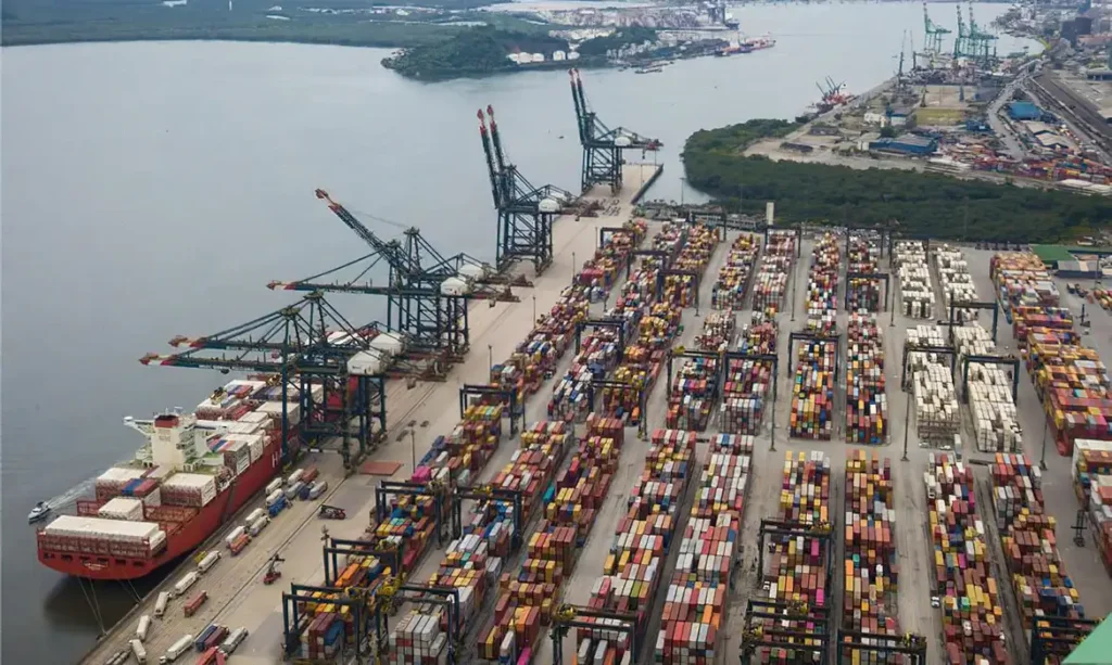 A sobretaxação dos Estados de Unidos de 10% sobre os produtos brasileiros pode representar uma oportunidade de ganhos de mercado para o Brasil - Foto: Reprodução/Agência Brasil