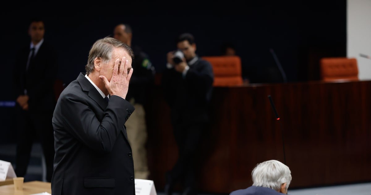 O ex-presidente da República Jair Messias Bolsonaro durante depoimento ao ministro Alexandre de Moraes - Foto: Reprodução/Wilton Junior