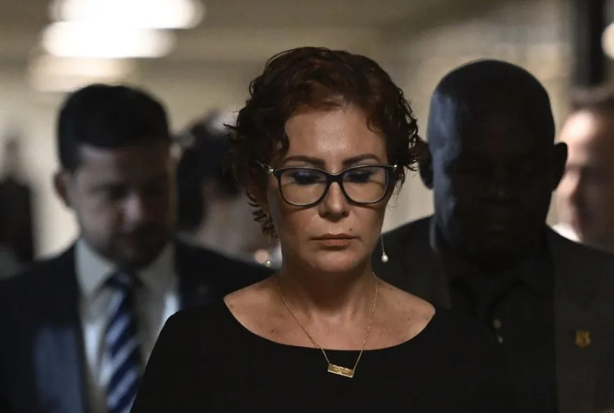 Deputada Carla Zambelli é presa na Itália e condenada a 10 anos de prisão - Foto: Reprodução/Diário do Estado
