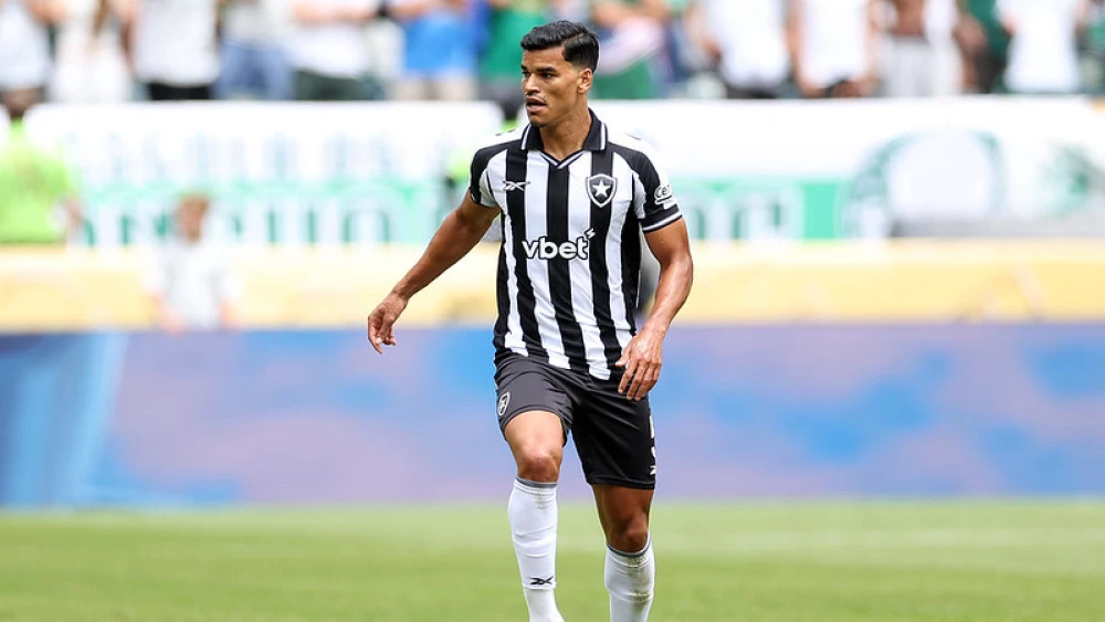 Danilo Barbosa em atuação pelo Botafogo - Foto: Reprodução/Vitor Silva/Botafogo