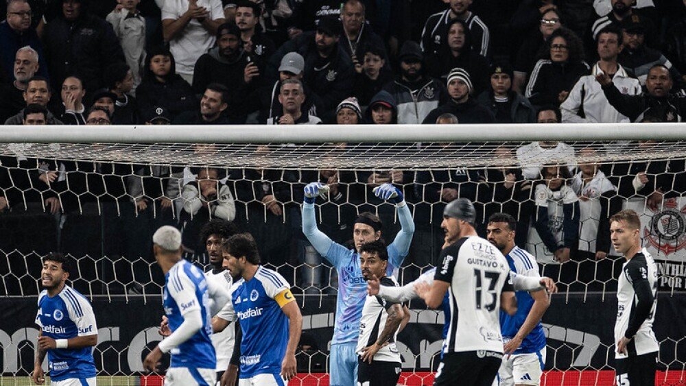 Cássio foi um dos destaques do Cruzeiro no empate com o Corinthians na Neo Química Arena - Foto: Reprodução/Marco Galvão/Cruzeiro