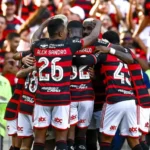Flamengo é o atual líder do Brasileirão 2025, seguido de perto pelo Cruzeiro e RB Bragantino - Foto: Reprodução/Flamengo