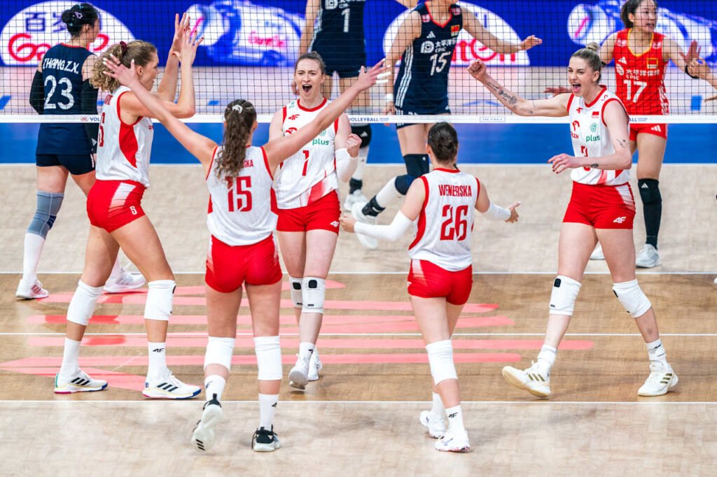 Polônia retorna com força e determinação e vence 2º set com certa facilidade - Foto: Reprodução/VNL Images