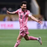 Messi marca golaço de falta em Inter Miami x Porto pelo Mundial de Clubes - Foto: Reprodução/Robbie Jay Barratt/AMA/Getty Images