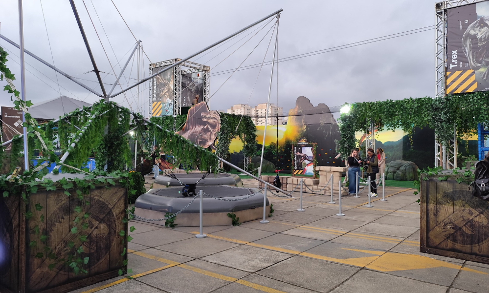 Imagem da exposição de Jurassic World - Foto: Reprodução/Bruno Parente/Jovem Pan News