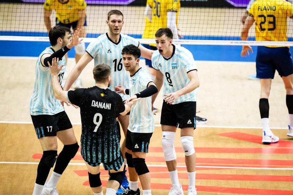 Em brilhante virada, Argentina conquista a vitória no 3º set e força o quarto - Foto: Reprodução/VNL Images