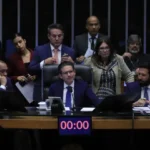 Deputados votaram projeto que altera a Lei do Licenciamento Ambiental na madrugada desta quinta-feira (17) - Foto: Reprodução/Agência Brasil