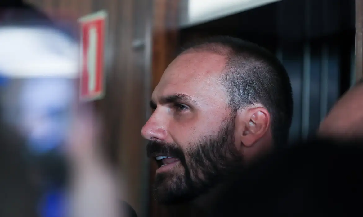 O documento, assinado pelo deputado Lindbergh Farias (RJ) e pelo senador Randolfe Rodrigues (AP), foi anexado ao processo em andamento - Foto: Reprodução/Agência Brasil