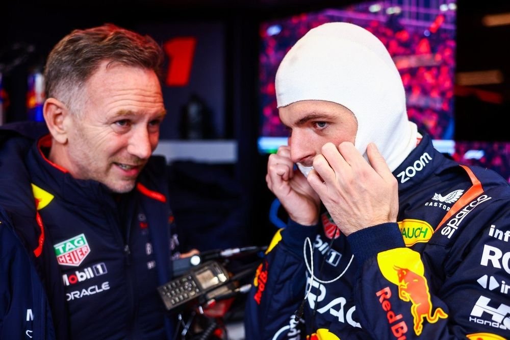 Horner em diálogo pós-corrida com Max Verstappen - Foto: Reprodução/Racing Bulls