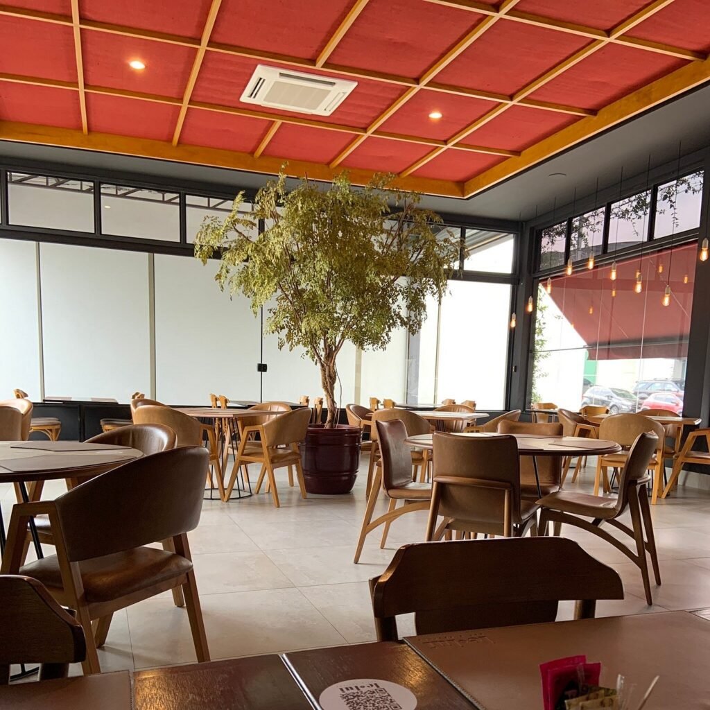 O restaurante é aconchegante e acomoda todos muito bem - Foto: TripAdvisor