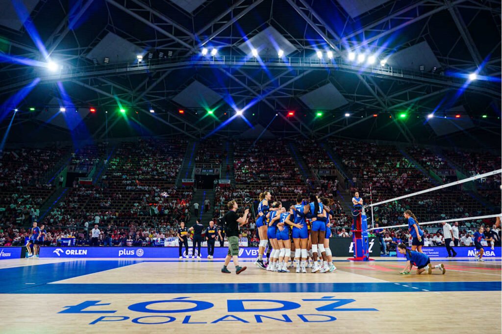 Itália conquista a vitória no 2º set contras as americanas – Foto: Reprodução/VNL Images