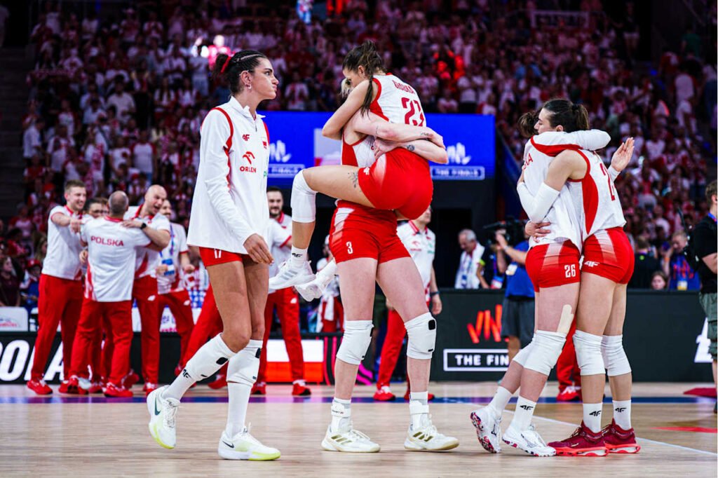 Com autoridade e uma defesa sólida, Polônia empata novamente o confronto e força o tie-break - Foto: Reprodução/VNL Images