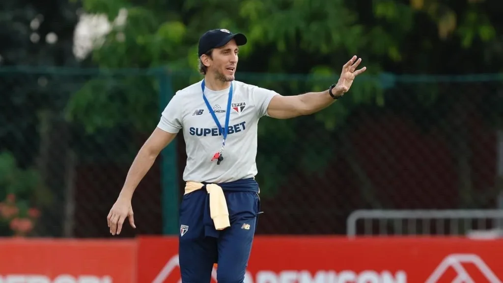 Técnico Luís Zubeldía em treino do São Paulo - Foto: Reprodução/São Paulo