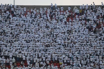 Torcida do Santos protesta contra atuação diante do Vasco da Gama - Foto: Theo Daolio/ Portal Ponto360