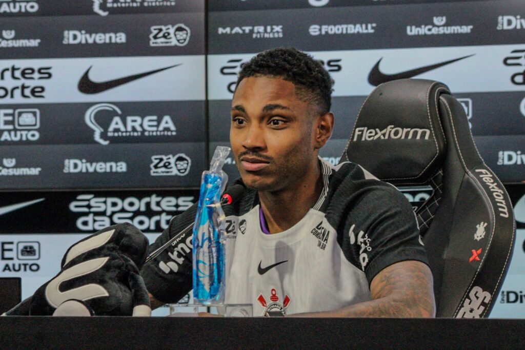 Vitinho expõe sua situação física em entrevista coletiva - Foto: Fernando Blade/ Portal Ponto 360