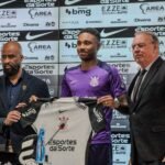 Vitinho é apresentado pelo Corinthians nesta quarta-feira (13), no Parque São Jorge - Foto: Fernando Blade/Portal Ponto360