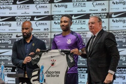 Vitinho é apresentado pelo Corinthians nesta quarta-feira (13), no Parque São Jorge - Foto: Fernando Blade/Portal Ponto360