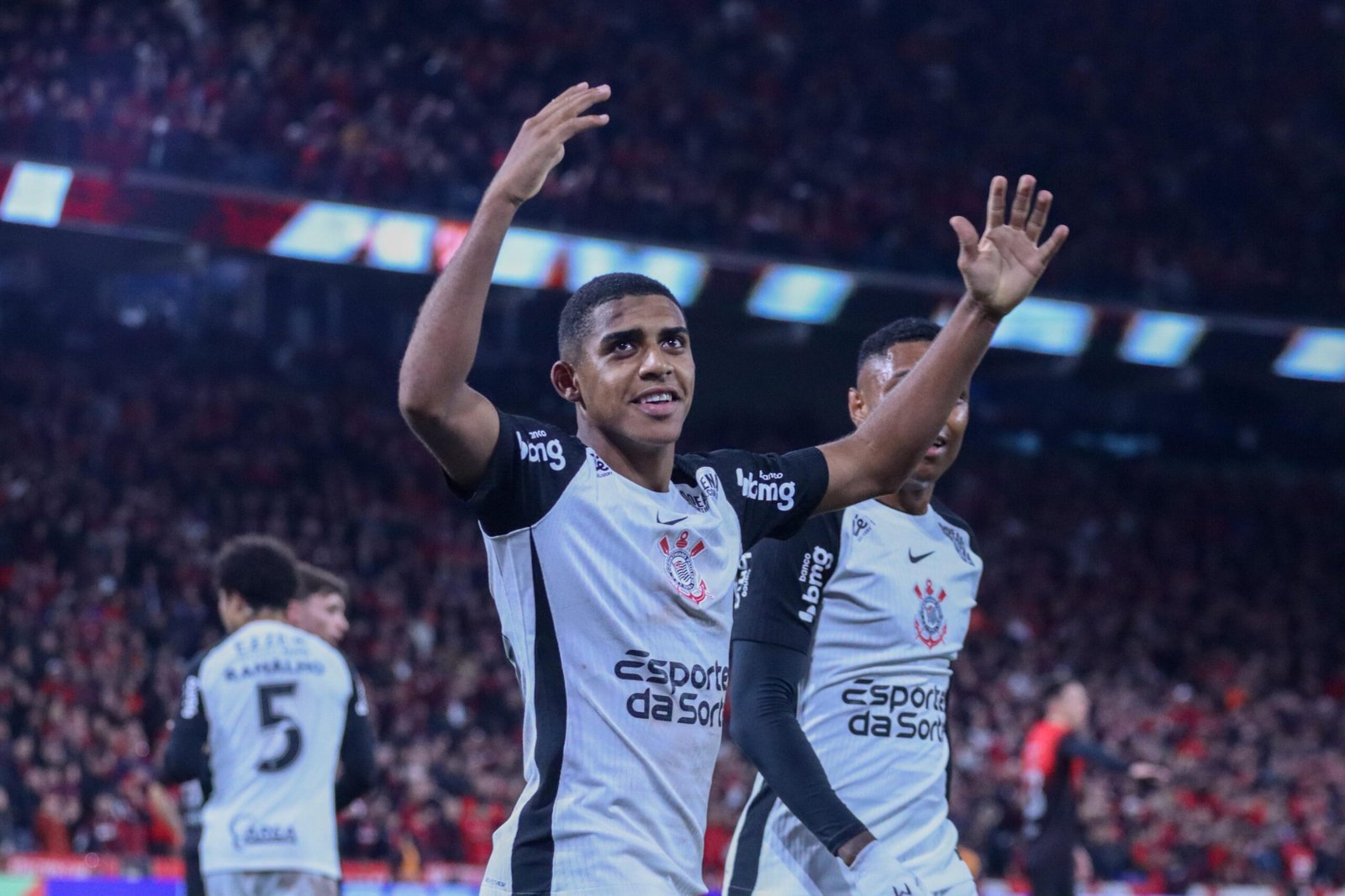 Gui Negão comemorando gol frente ao Athletico Paranaense no jogo de ida das oitavas da Copa do Brasil - Foto: Theo Daolio/Portal Ponto360