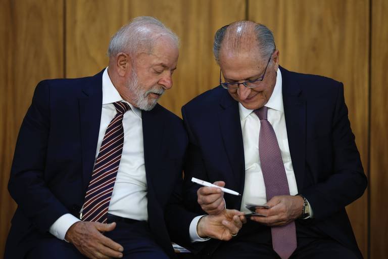 Lula e Alckmin participam de cerimônia no Palácio do Planalto, em Brasília, em 14 de julho de 2025 - Foto: Reprodução/Adriano Machado