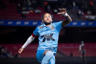 Neymar comemora gol pelo Santos no Morumbis em noite inspirada que tirou o time da zona de rebaixamento - Foto: Reprodução/Redes Sociais