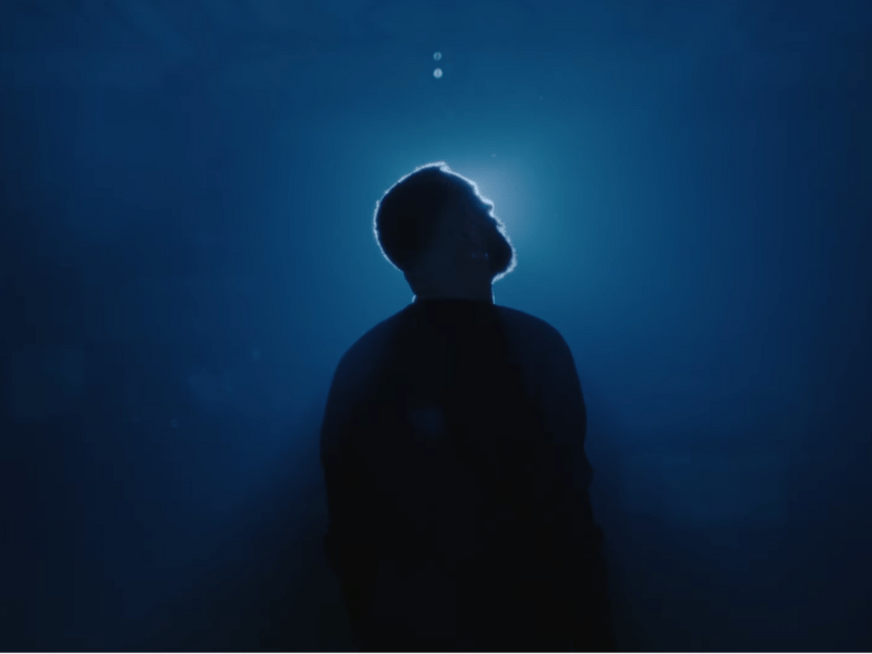 Sam Smith no single 'To Be Free' - Foto: Reprodução/YouTube