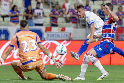 Fortaleza e Velez se enfrentam nesta terça-feira (19), às 19h - Foto: Reprodução/Thiago Gadelha