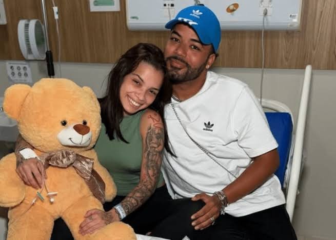 Kamylinha e Hytalo, após adolescente ter sofrido aborto espontâneo — Foto: Reprodução/Instagram