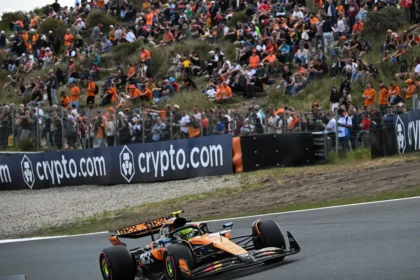 Lando Norris, da McLaren, em ação no primeiro treino do GP da Holanda - Foto: Nicolas Tucat/AFP