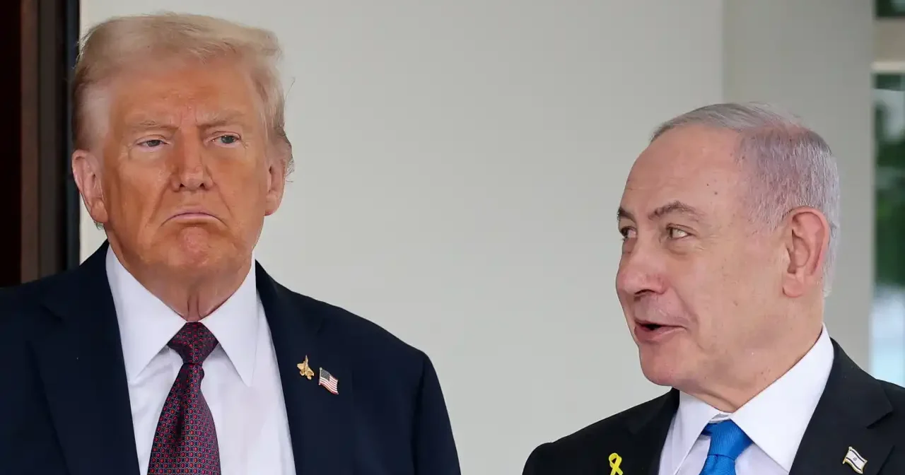 O presidente dos Estados Unidos, Donald Trump, recebe o primeiro-ministro israelense, Benjamin Netanyahu, na Casa Branca, em Washington, D.C., EUA.