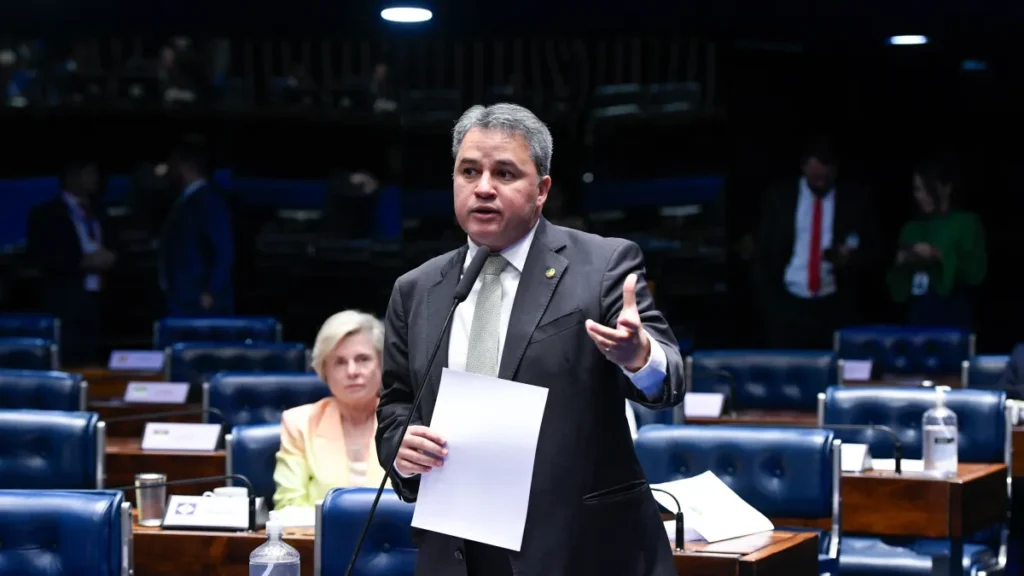 Eleitoral: À tribuna, em discurso, senador Efraim Filho (União-PB) - Foto: Jefferson Rudy/Agência Senado