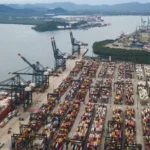 PCC atua como empresa de logística para exportar cocaína pelo Porto de Santos, diz especialista - Foto: Reprodução/APS