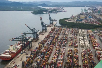 PCC atua como empresa de logística para exportar cocaína pelo Porto de Santos, diz especialista - Foto: Reprodução/APS
