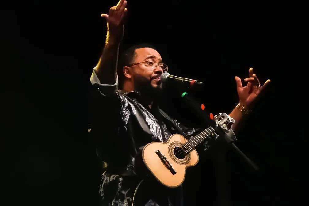 Dudu Nobre durante show na Feira das Nações de Santa Bárbara - Foto: Leandro Ferreira/g1