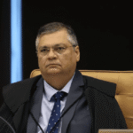 Ministro Flávio Dino em sessão do Supremo Tribunal Federal, com expressão séria e traje oficial. | Reprodução: Rosinei Coutinho/SCO/STF