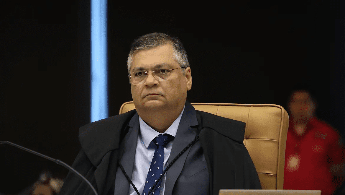 Ministro Flávio Dino em sessão do Supremo Tribunal Federal, com expressão séria e traje oficial. | Reprodução: Rosinei Coutinho/SCO/STF