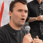 Charlie Kirk levou um tiro no pescoço na 4ª feira (10.set) enquanto participava de um evento na Universidade do Vale de Utah. Foto: Reprodução.