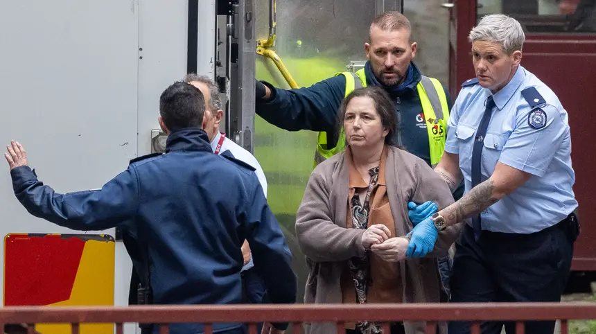 Erin Patterson foi condenada a três penas de prisão perpétua após matar familiares com prato de Bife Wellington preparado com o cogumelo mais letal do mundo, em um caso que chocou a Austrália e virou tema de documentários. Foto: Getty Images/Divulgação